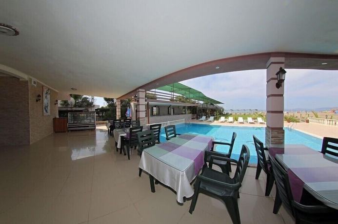 Imagen del bar/restaurante del Adahan Hotel. Foto 4