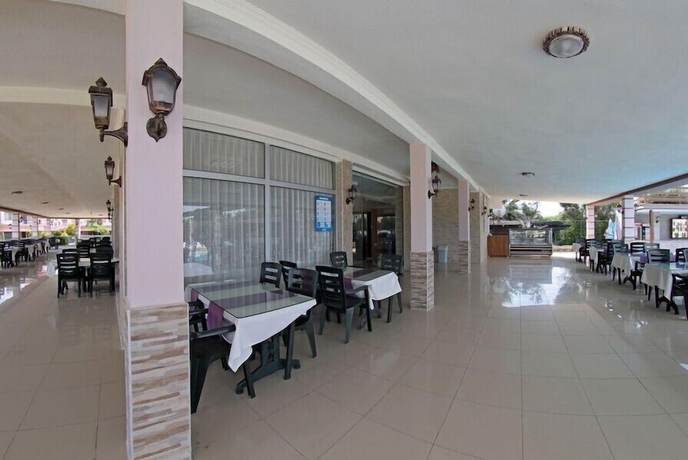 Imagen del bar/restaurante del Adahan Hotel. Foto 5