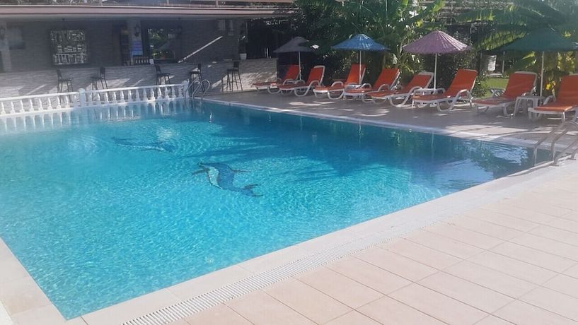 Imagen de la piscina del Adahan Hotel. Foto 20