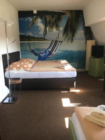 Imagen de la habitación del Adam Hotel. Foto 9