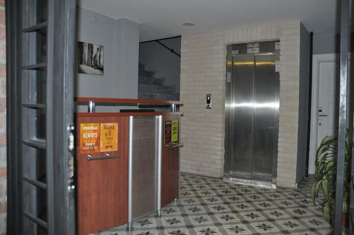 Imagen general del Adams Suit. Foto 9