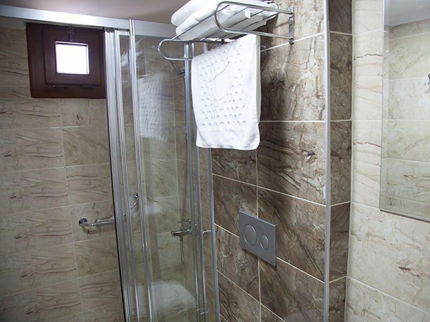 Imagen de la habitación del Adana Omur Otel. Foto 9