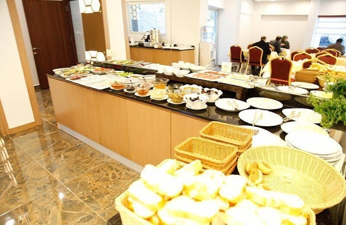 Imagen del bar/restaurante del Adana Omur Otel. Foto 5