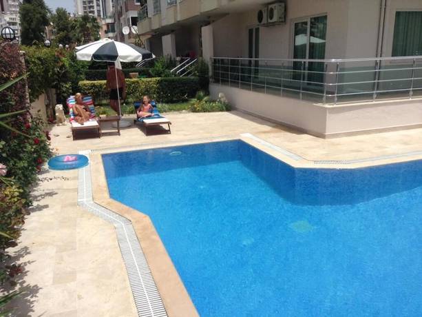 Imagen de la piscina del Address Residence Suite Hotel. Foto 20