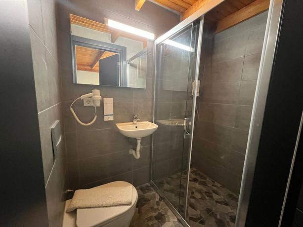 Imagen de la habitación del Ados Hotel. Foto 10