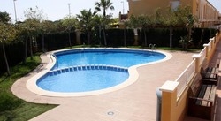 Imagen de la piscina del Adosados Alcocebre Suit 3000. Foto 4