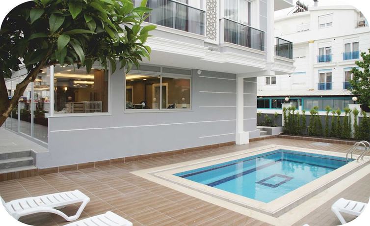 Imagen de la piscina del Af-Ra Hotel. Foto 20