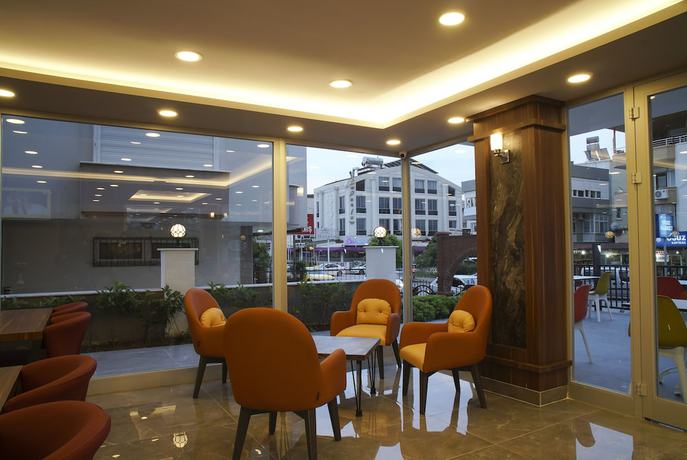 Imagen de los interiores del Af-Ra Hotel. Foto 19
