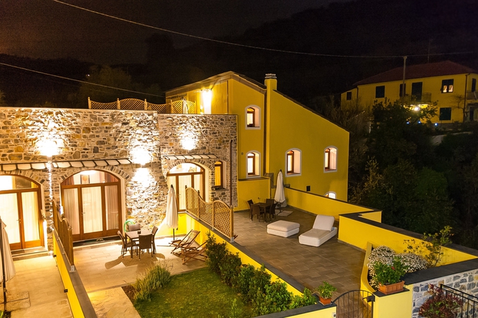 Imagen de la piscina del Agriturismo Antico Frantoio Doria Resort. Foto 8