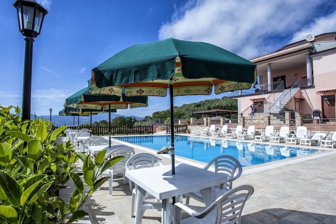 Imagen de la piscina del Agriturismo Aurella. Foto 14