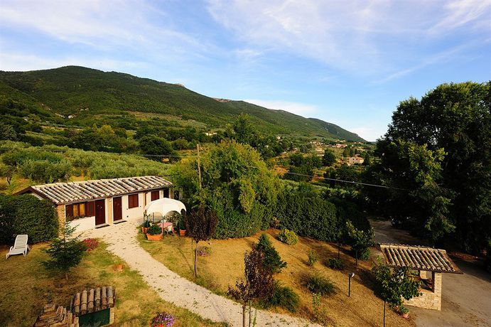 Imagen de los exteriores del Agriturismo Colle Degli Olivi. Foto 11