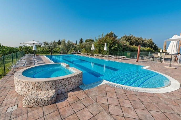 Imagen de la piscina del Agriturismo Costadoro. Foto 18