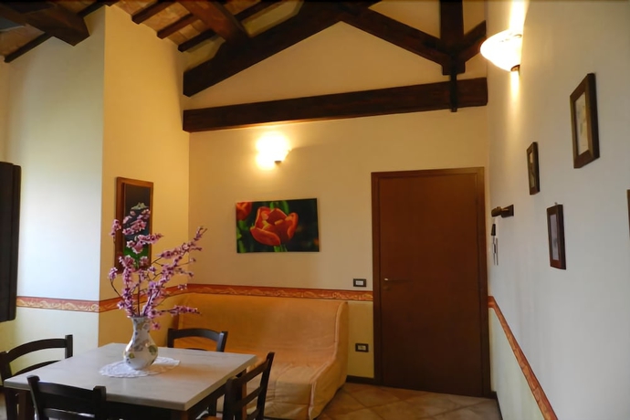 Imagen de la habitación del Agriturismo L'olmo Di Casigliano. Foto 4