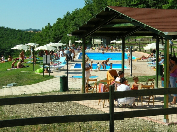 Imagen de la piscina del Agriturismo Orsaiola. Foto 18