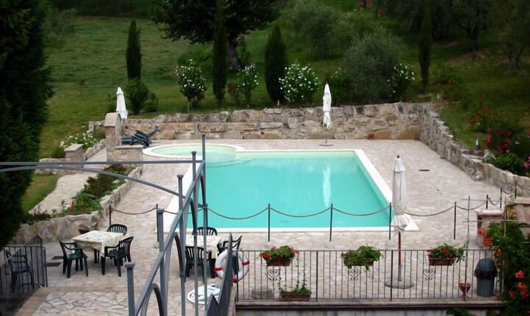 Imagen de la piscina del Agriturismo Poponi. Foto 13