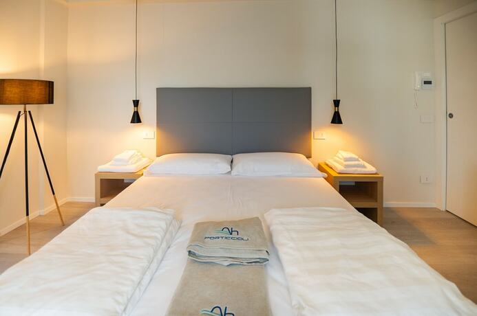 Imagen de la habitación del Ah Porticcioli boutique apartments. Foto 15