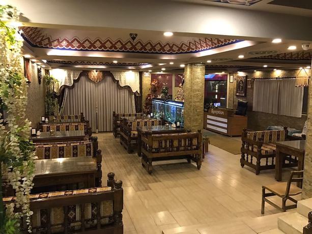 Imagen del bar/restaurante del Ahranis Hotel. Foto 2