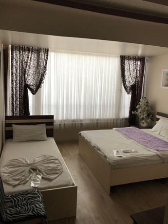 Imagen de la habitación del Ahranis Hotel. Foto 8