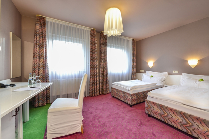 Imagen de la habitación del Airport Hotel By The New Yorker. Foto 10