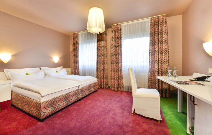 Imagen de la habitación del Airport Hotel By The New Yorker. Foto 13