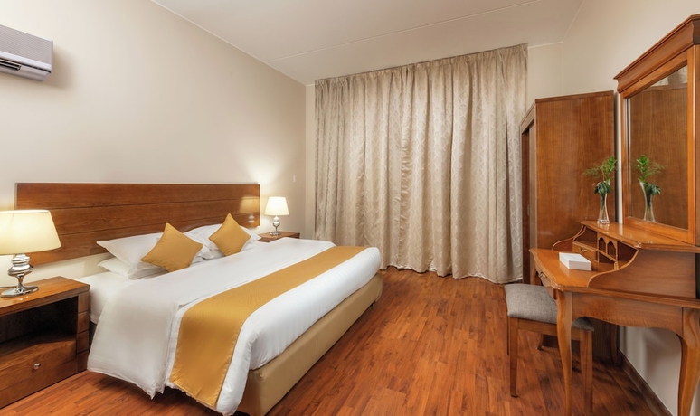 Imagen de la habitación del Airport Hotel. Foto 2