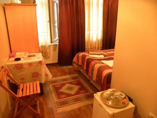 Imagen de la habitación del Akdeniz Hotel, Estambul. Foto 14