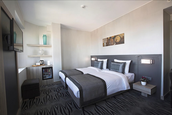 Imagen de la habitación del Akoni Hotel. Foto 12