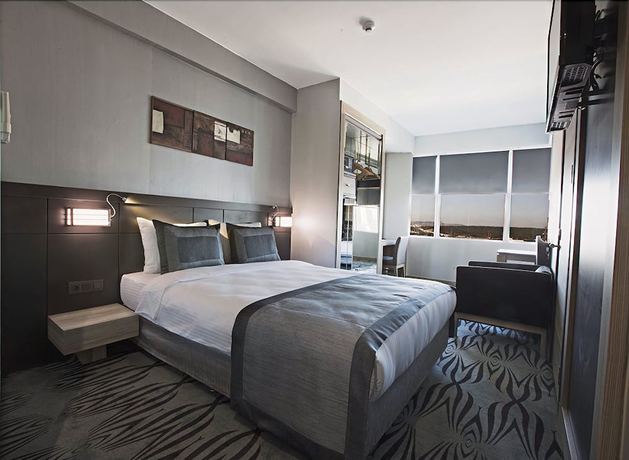 Imagen de la habitación del Akoni Hotel. Foto 13