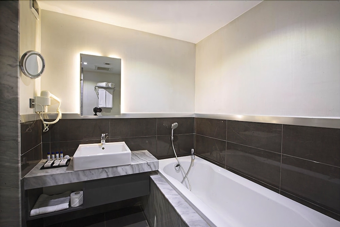 Imagen de la habitación del Akoni Hotel. Foto 17