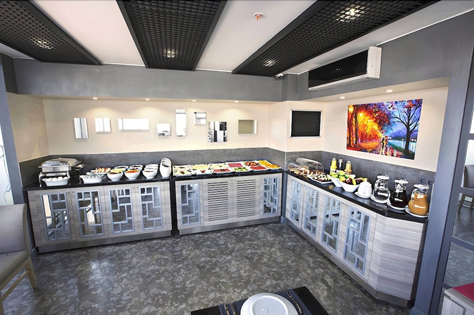 Imagen del bar/restaurante del Akoni Hotel. Foto 8