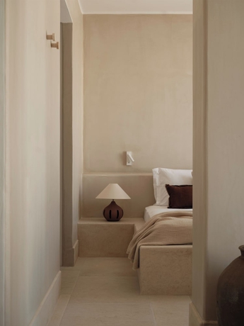 Imagen de la habitación del Akria Seaside Suites. Foto 2