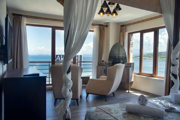 Imagen de la habitación del Aksac Hotel Cunda. Foto 12
