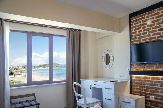 Imagen de la habitación del Aksac Hotel Cunda. Foto 14