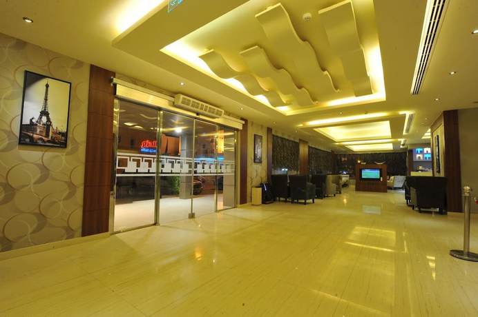 Imagen de los interiores del Al Janadriyah Suites 7. Foto 20