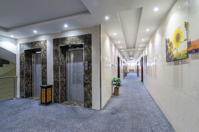 Imagen de los interiores del Al Qasr Hotel Suites -King Abdullah Road. Foto 16