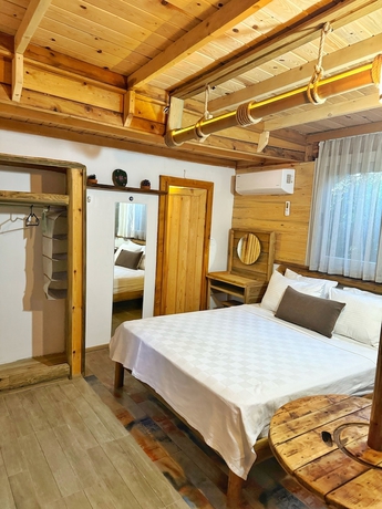 Imagen de la habitación del Alacas Hotel &Ccedil;eşme. Foto 2