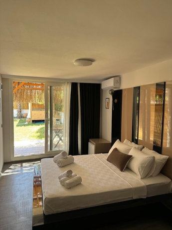 Imagen de la habitación del Alacas Hotel &Ccedil;eşme. Foto 5