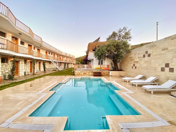 Imagen de la piscina del Alacati Barbarossa Hotel. Foto 17