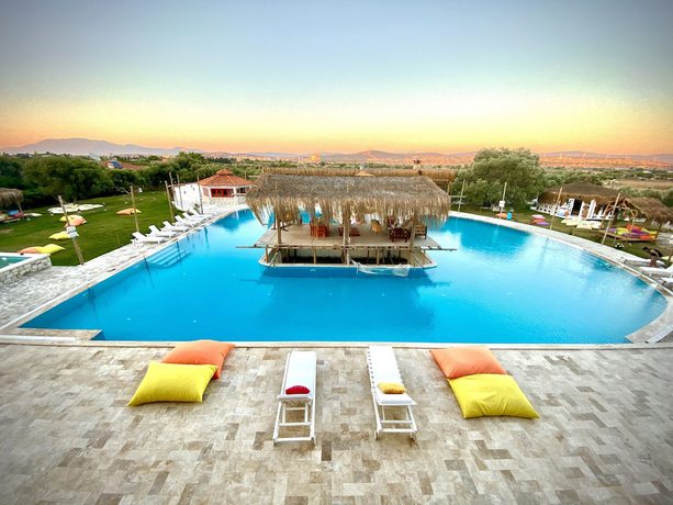 Imagen de la piscina del Alacati Barbarossa Hotel. Foto 19