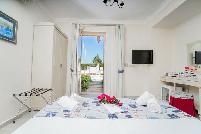 Imagen de la habitación del Alacati Marina Palace Otel. Foto 16