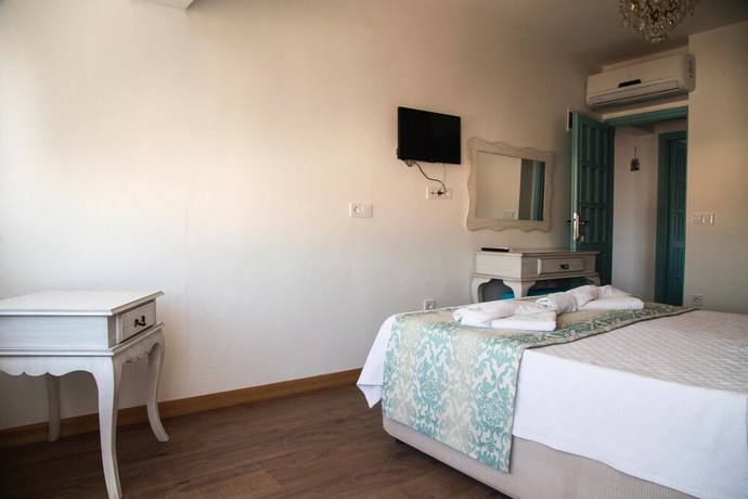 Imagen de la habitación del Alacati Sardunya Hotel. Foto 4