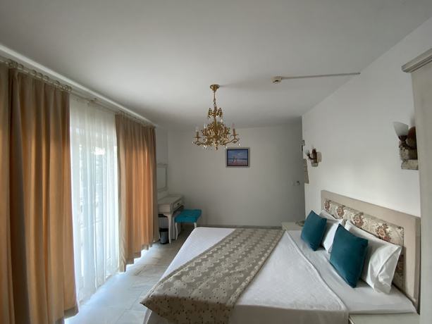 Imagen de la habitación del Alacati Sardunya Hotel. Foto 10