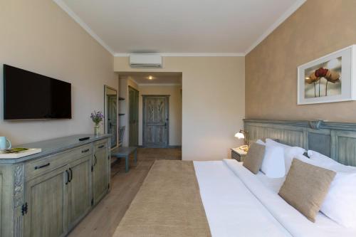 Imagen de la habitación del Ala&ccedil;atı Beach Resort. Foto 16