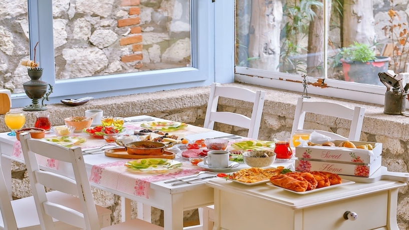 Imagen del bar/restaurante del Alasonya Otel Alacati by Lamira. Foto 2