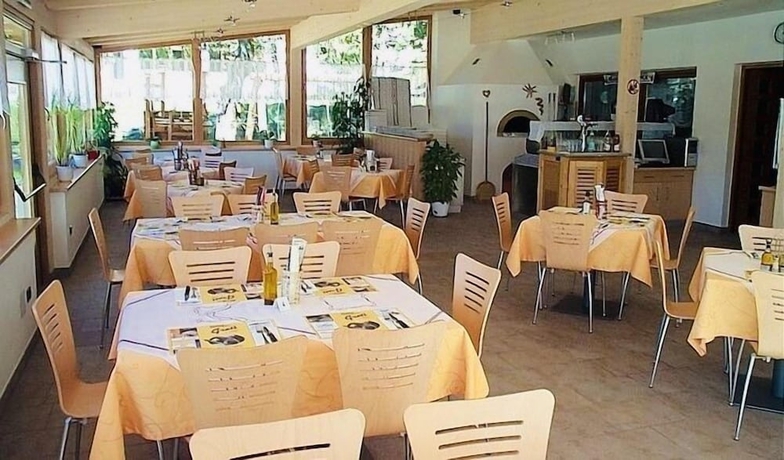 Imagen del bar/restaurante del Albergo Laugen Restaurant Bar Pins Romana Camper Parking Area. Foto 3