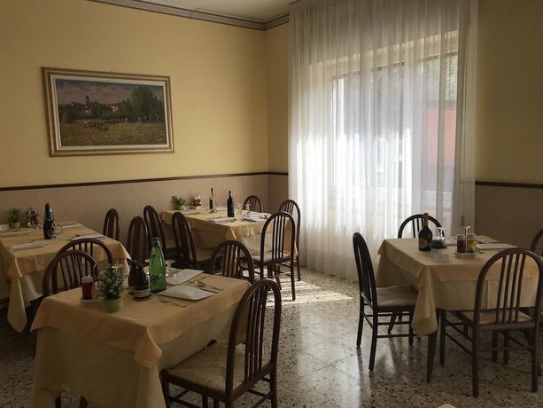 Imagen del bar/restaurante del Albergo Meuble\' Olivi. Foto 4