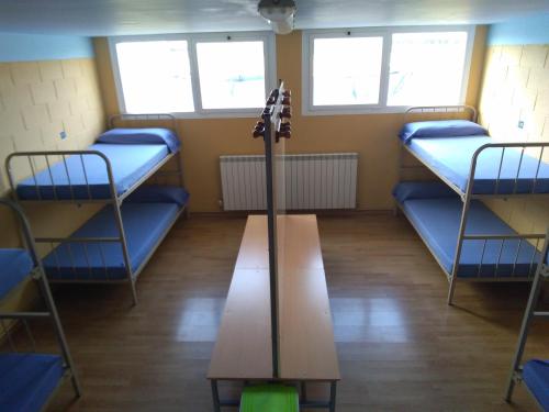 Imagen de la habitación del Albergue De Peregrinos Santiago Apostol. Foto 13