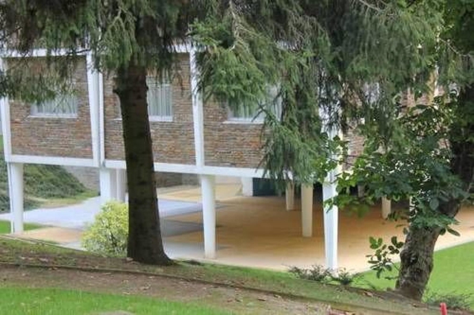 Imagen de los exteriores del Albergue Juvenil Lug 2. Foto 7