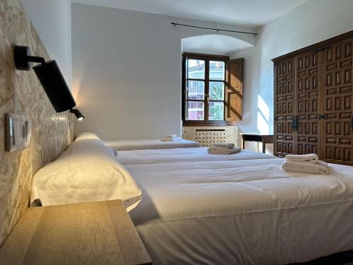 Imagen de la habitación del Albergue Real Fabrica de Ezcaray. Foto 13