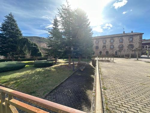 Imagen de la habitación del Albergue Real Fabrica de Ezcaray. Foto 16